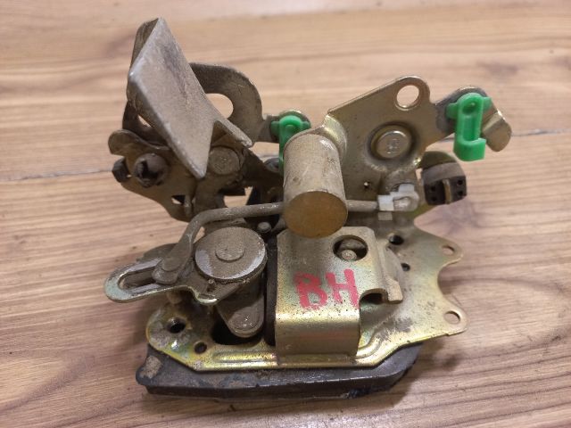 bontott SUZUKI SWIFT II Bal hátsó Ajtózár