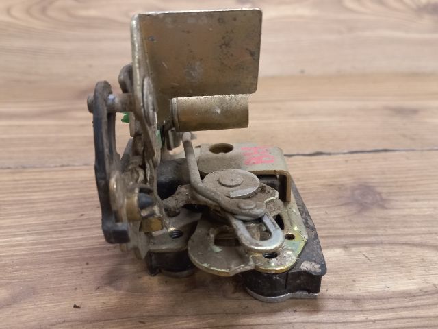 bontott SUZUKI SWIFT II Bal hátsó Ajtózár