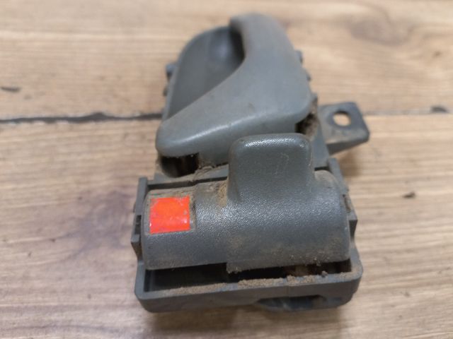 bontott SUZUKI SWIFT II Bal hátsó Belső Kilincs