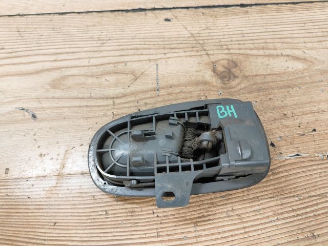 bontott SUZUKI SWIFT II Bal hátsó Belső Kilincs