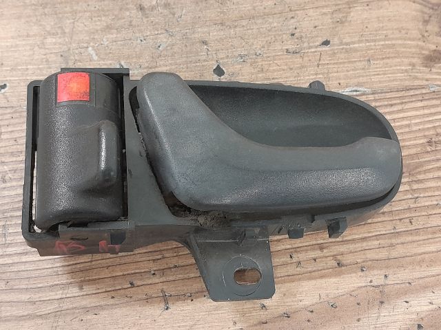 bontott SUZUKI SWIFT II Bal hátsó Belső Kilincs