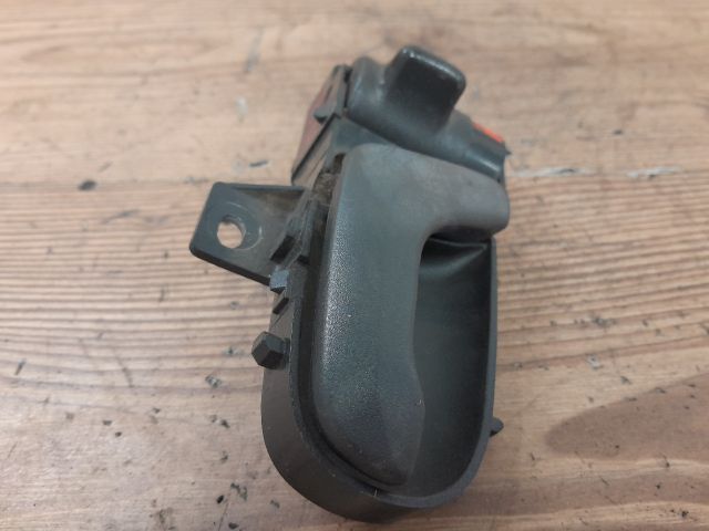 bontott SUZUKI SWIFT II Bal hátsó Belső Kilincs