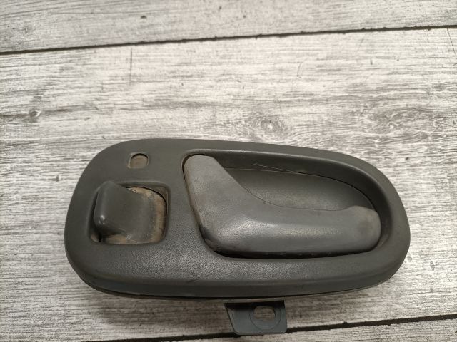 bontott SUZUKI SWIFT II Bal hátsó Belső Kilincs