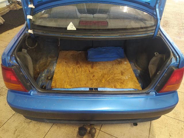 bontott SUZUKI SWIFT II Bal hátsó Csonkállvány Kerékaggyal