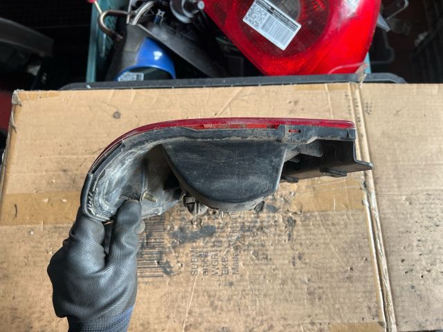 bontott SUZUKI SWIFT II Bal Hátsó Lámpa