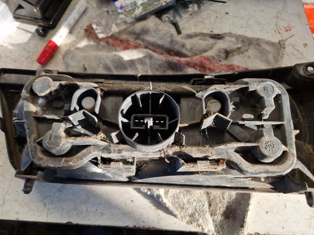 bontott SUZUKI SWIFT II Bal Hátsó Lámpa