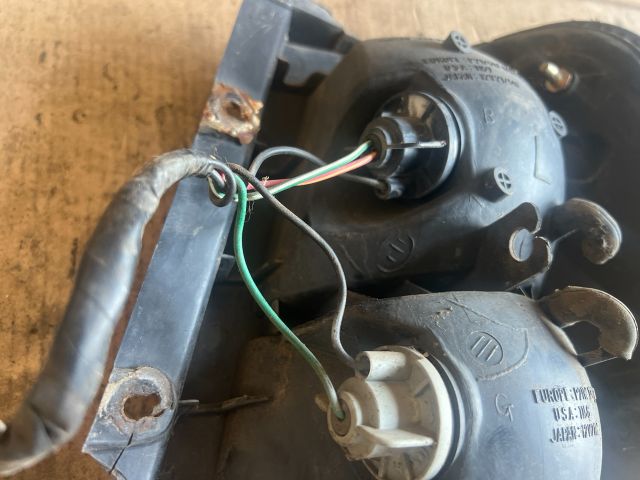 bontott SUZUKI SWIFT II Bal Hátsó Lámpa