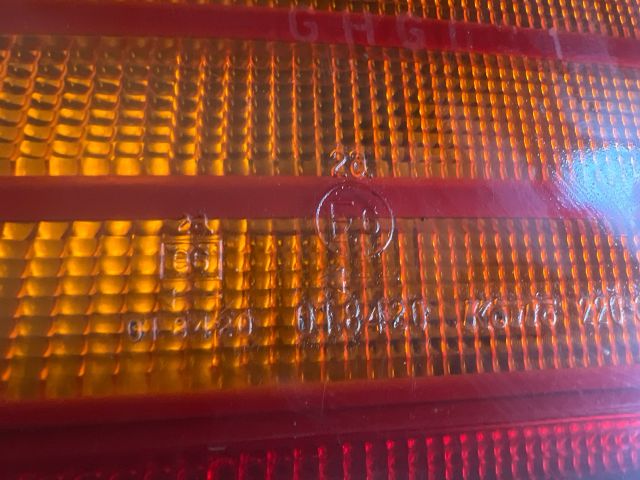 bontott SUZUKI SWIFT II Bal Hátsó Lámpa