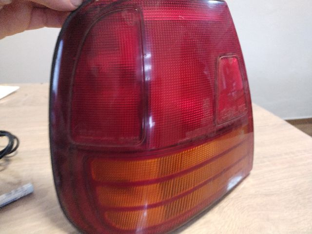 bontott SUZUKI SWIFT II Bal hátsó Lámpabúra