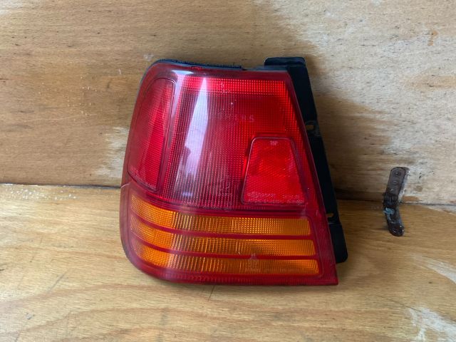 bontott SUZUKI SWIFT II Bal Külső Hátsó Lámpa