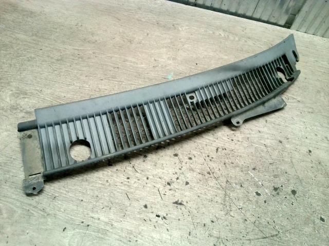 bontott SUZUKI SWIFT II Bal Levélrács Záróvég