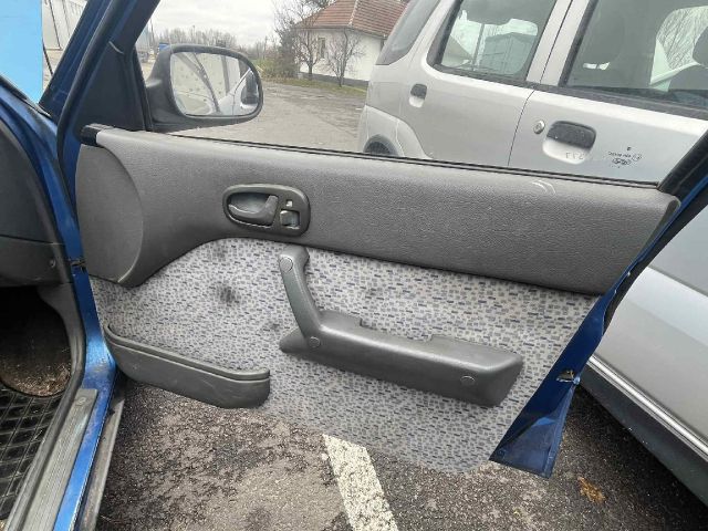 bontott SUZUKI SWIFT II Biztosítéktábla Fedél