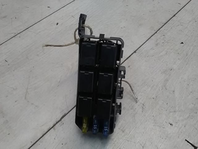 bontott SUZUKI SWIFT II Biztosítéktábla Utastér