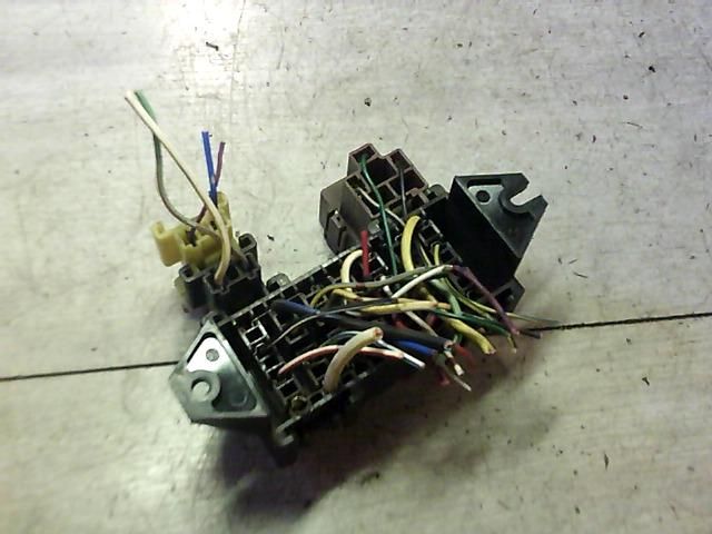 bontott SUZUKI SWIFT II Biztosítéktábla Utastér