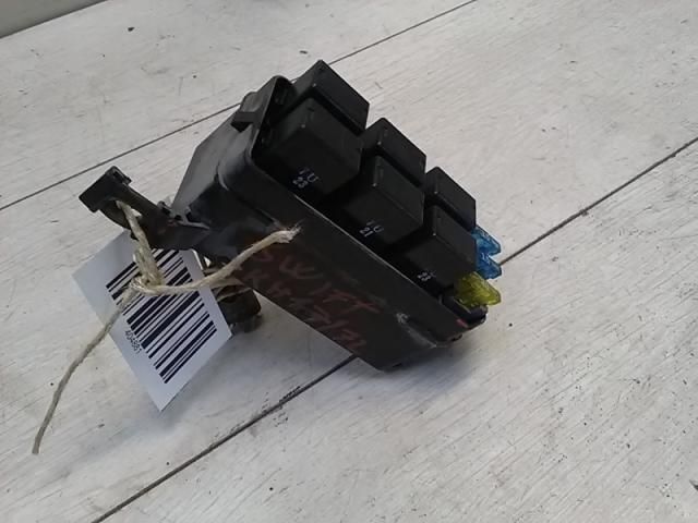 bontott SUZUKI SWIFT II Biztosítéktábla Utastér