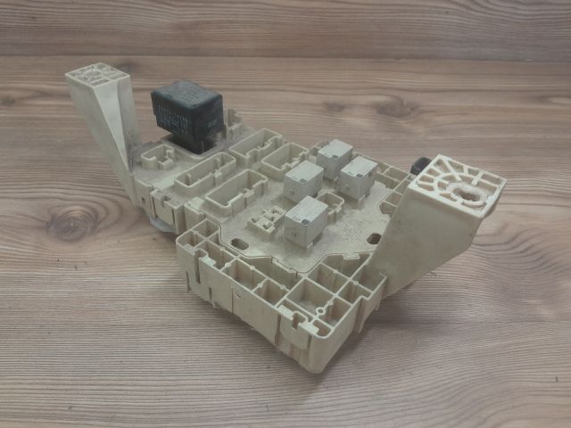 bontott SUZUKI SWIFT II Biztosítéktábla Utastér