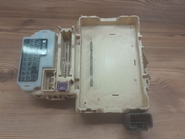 bontott SUZUKI SWIFT II Biztosítéktábla Utastér