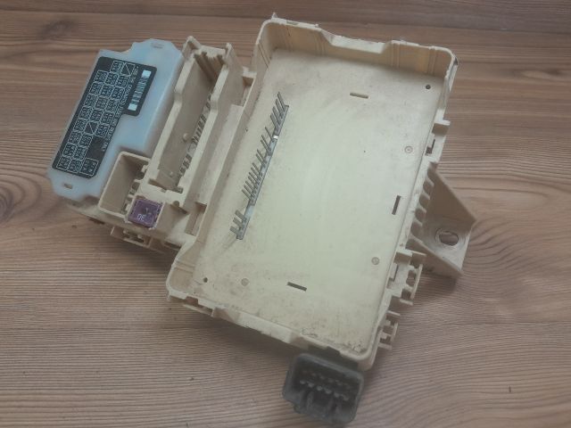 bontott SUZUKI SWIFT II Biztosítéktábla Utastér