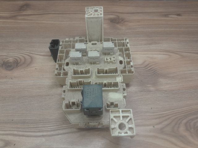 bontott SUZUKI SWIFT II Biztosítéktábla Utastér