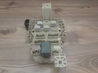 bontott SUZUKI SWIFT II Biztosítéktábla Utastér