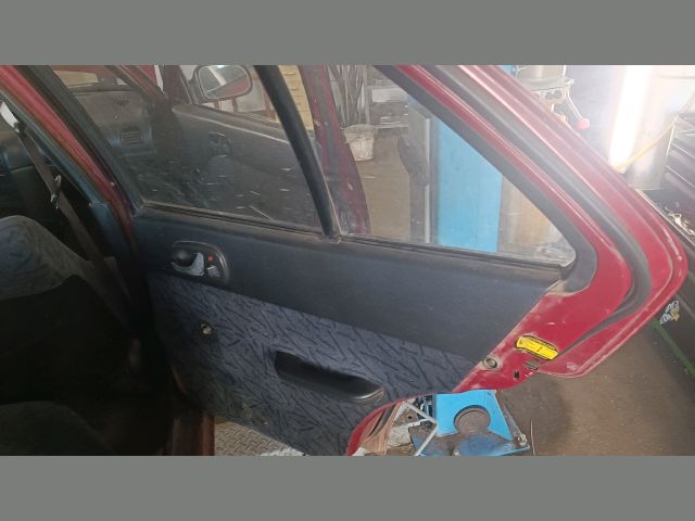 bontott SUZUKI SWIFT II Csomagtér Nyitó Kar / Gomb