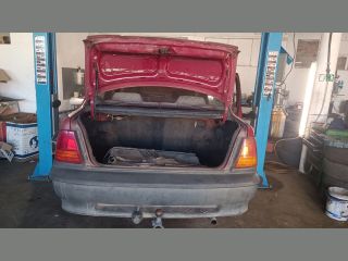 bontott SUZUKI SWIFT II Csomagtérajtó Kilincs