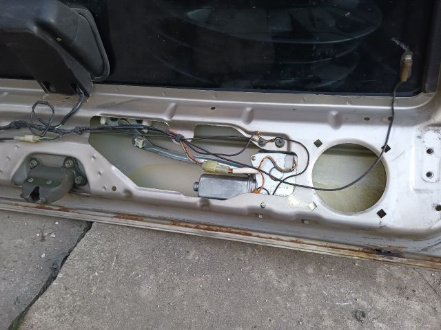 bontott SUZUKI SWIFT II Csomagtérajtó (Részeivel)