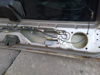 bontott SUZUKI SWIFT II Csomagtérajtó (Részeivel)