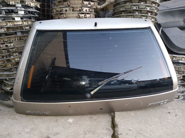 bontott SUZUKI SWIFT II Csomagtérajtó (Részeivel)