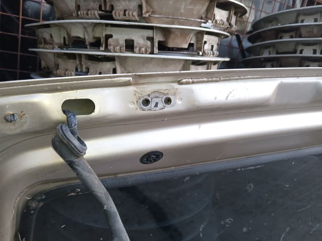 bontott SUZUKI SWIFT II Csomagtérajtó (Részeivel)