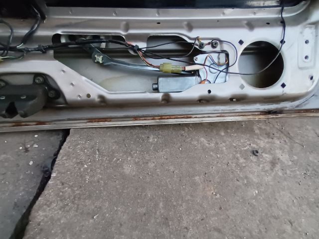 bontott SUZUKI SWIFT II Csomagtérajtó (Részeivel)