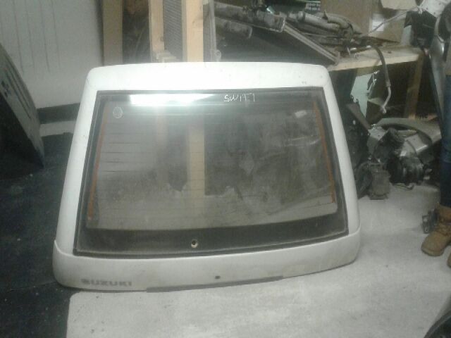 bontott SUZUKI SWIFT II Csomagtérajtó (Részeivel)