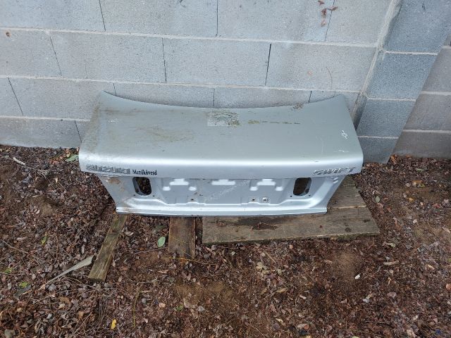 bontott SUZUKI SWIFT II Csomagtérajtó (Üres lemez)