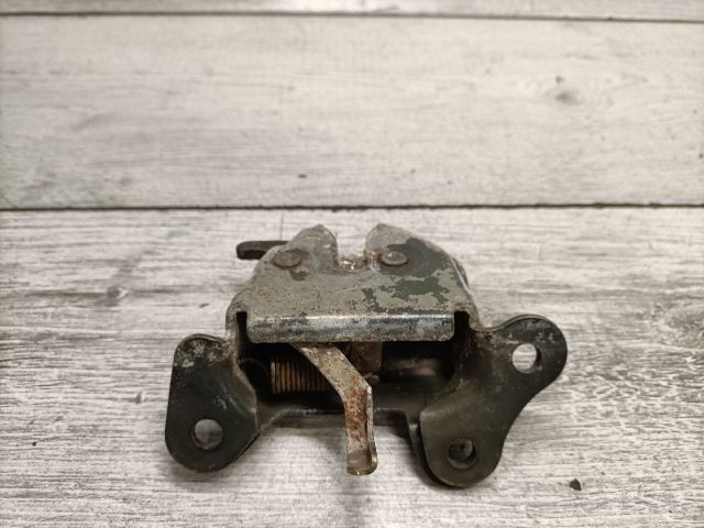 bontott SUZUKI SWIFT II Csomagtérajtó Zárszerkezet