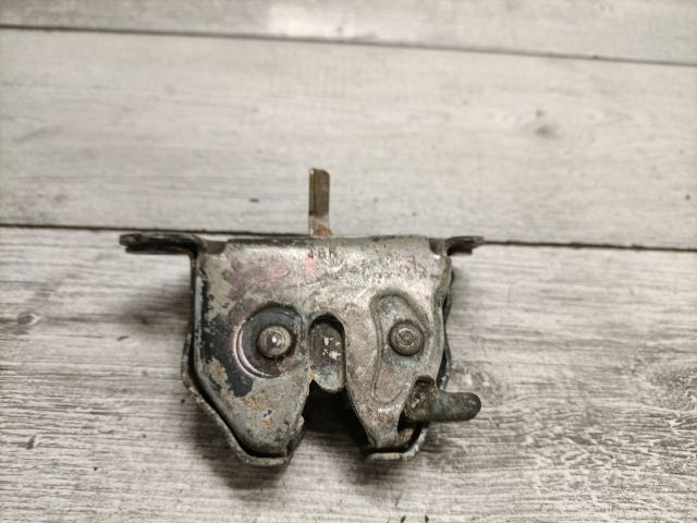 bontott SUZUKI SWIFT II Csomagtérajtó Zárszerkezet