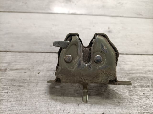 bontott SUZUKI SWIFT II Csomagtérajtó Zárszerkezet