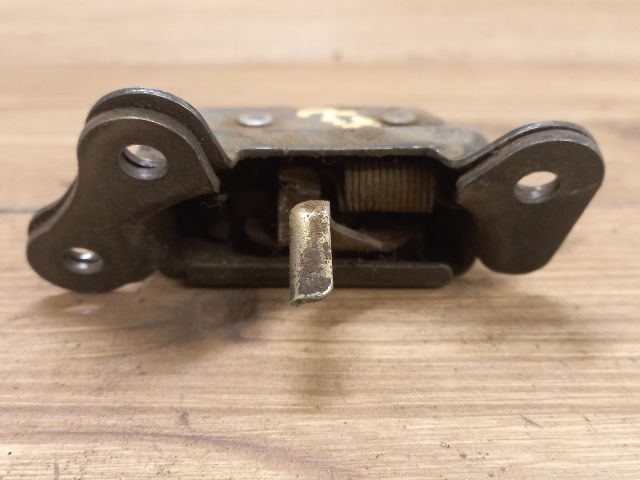 bontott SUZUKI SWIFT II Csomagtérajtó Zárszerkezet