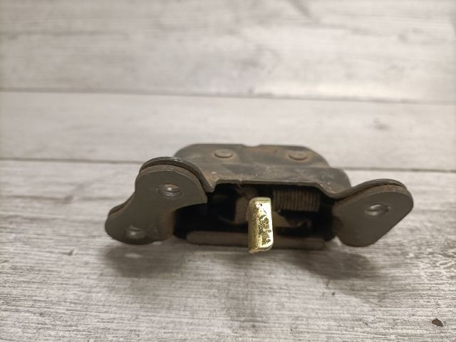 bontott SUZUKI SWIFT II Csomagtérajtó Zárszerkezet