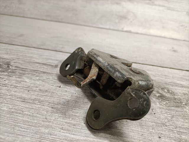 bontott SUZUKI SWIFT II Csomagtérajtó Zárszerkezet