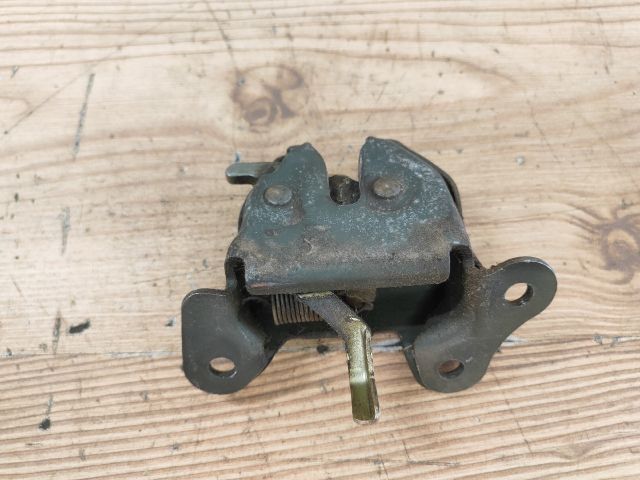 bontott SUZUKI SWIFT II Csomagtérajtó Zárszerkezet