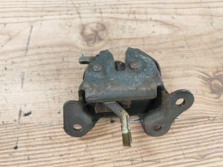 bontott SUZUKI SWIFT II Csomagtérajtó Zárszerkezet