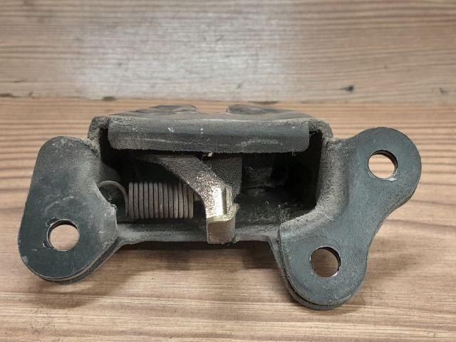 bontott SUZUKI SWIFT II Csomagtérajtó Zárszerkezet