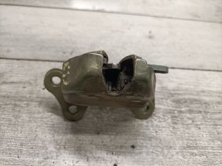 bontott SUZUKI SWIFT II Csomagtérajtó Zárszerkezet