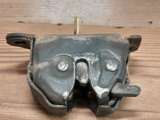 bontott SUZUKI SWIFT II Csomagtérajtó Zárszerkezet