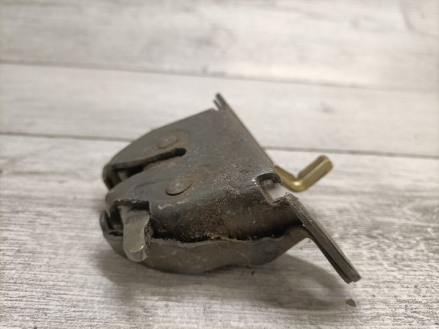 bontott SUZUKI SWIFT II Csomagtérajtó Zárszerkezet