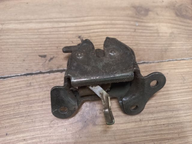 bontott SUZUKI SWIFT II Csomagtérajtó Zárszerkezet