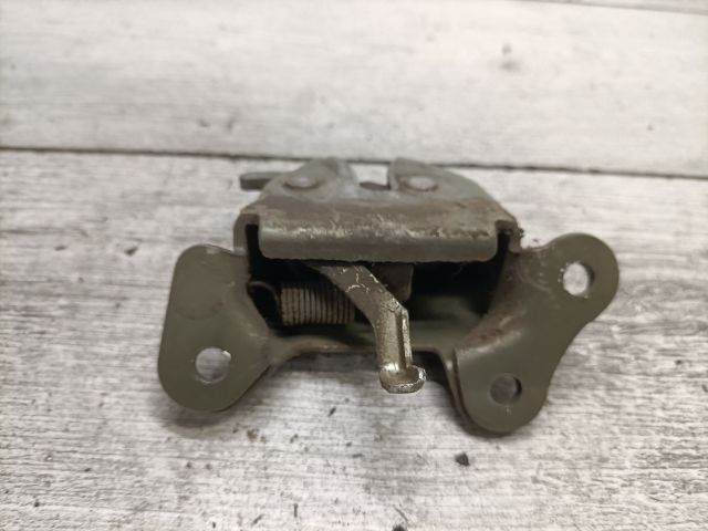 bontott SUZUKI SWIFT II Csomagtérajtó Zárszerkezet