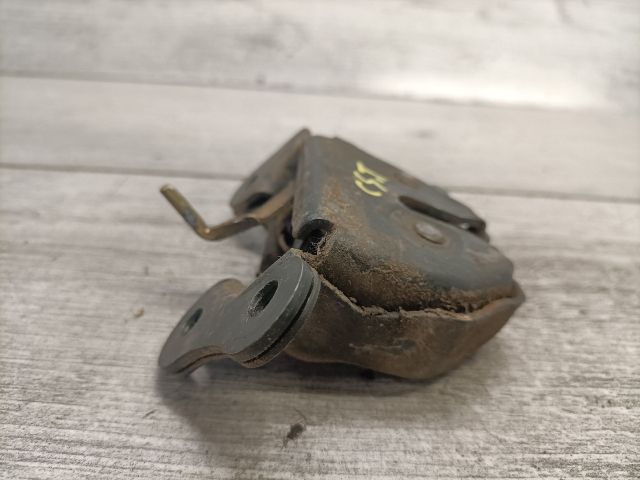 bontott SUZUKI SWIFT II Csomagtérajtó Zárszerkezet