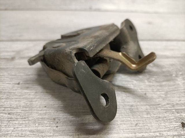 bontott SUZUKI SWIFT II Csomagtérajtó Zárszerkezet