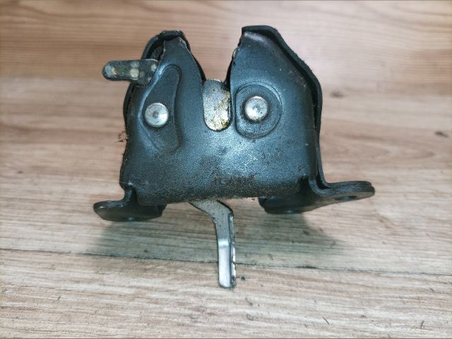 bontott SUZUKI SWIFT II Csomagtérajtó Zárszerkezet